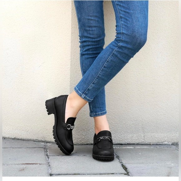 Black Leather Loafers with Chain Detail - Picture 2 of 6